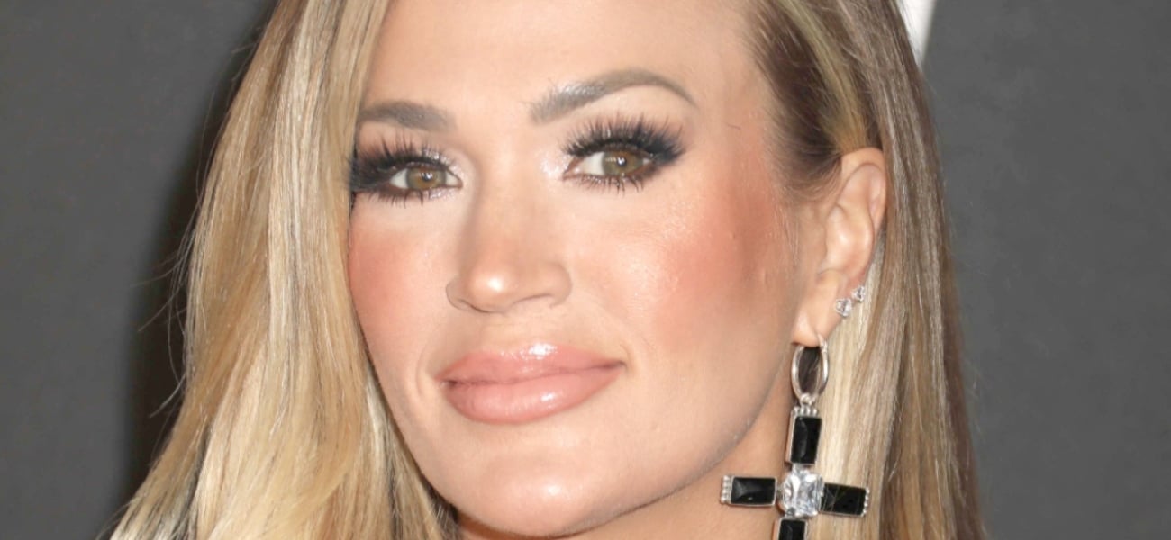 Carrie Underwood ‘Getting Thick’ In Tight Bikini From Swimming Pool