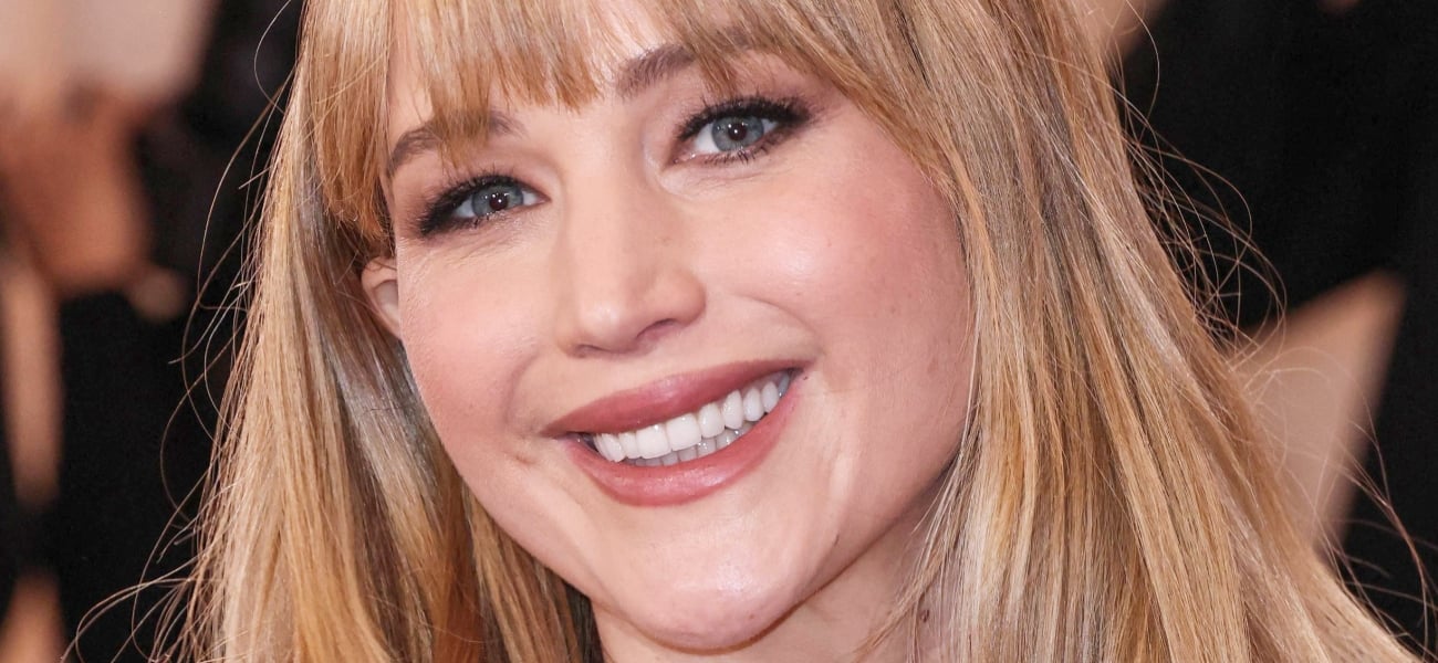 Jennifer Lawrence Makes String Bikini ‘Look Good’ In Hawaii Ocean