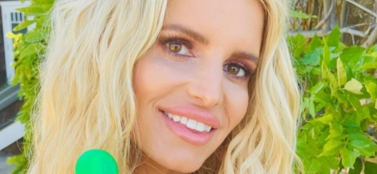 Jessica Simpson In Skimpy Mexico Bikini Should Gain ’20 Lbs’