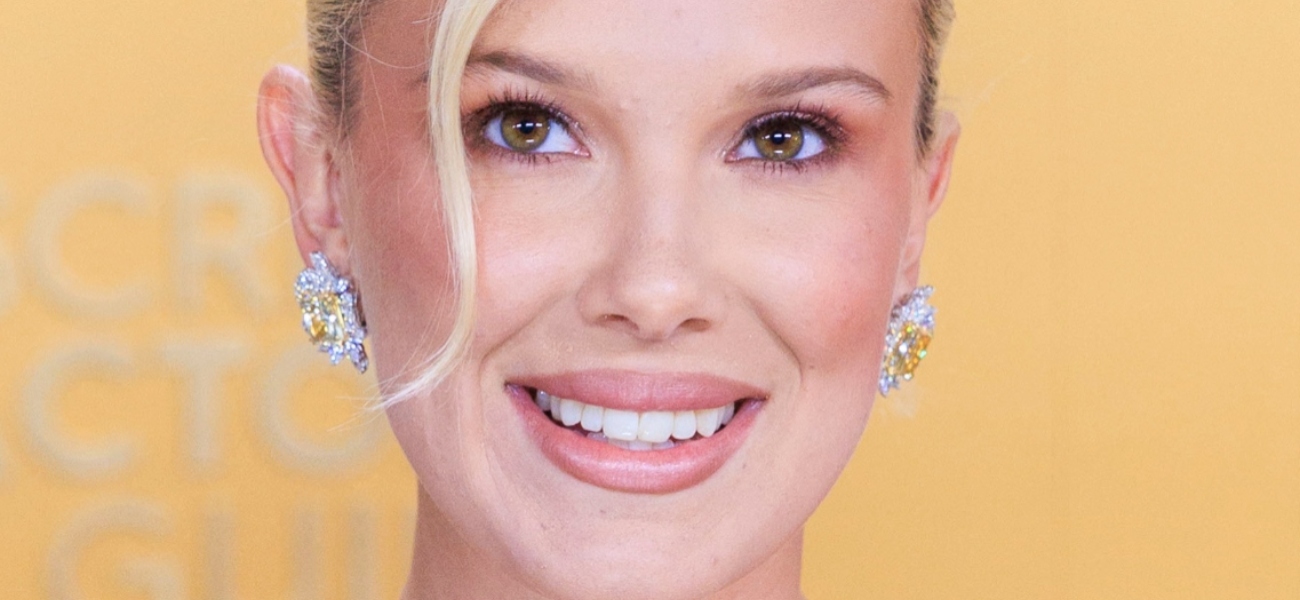 Millie Bobby Brown exibe seu ‘Morangos’ no topo