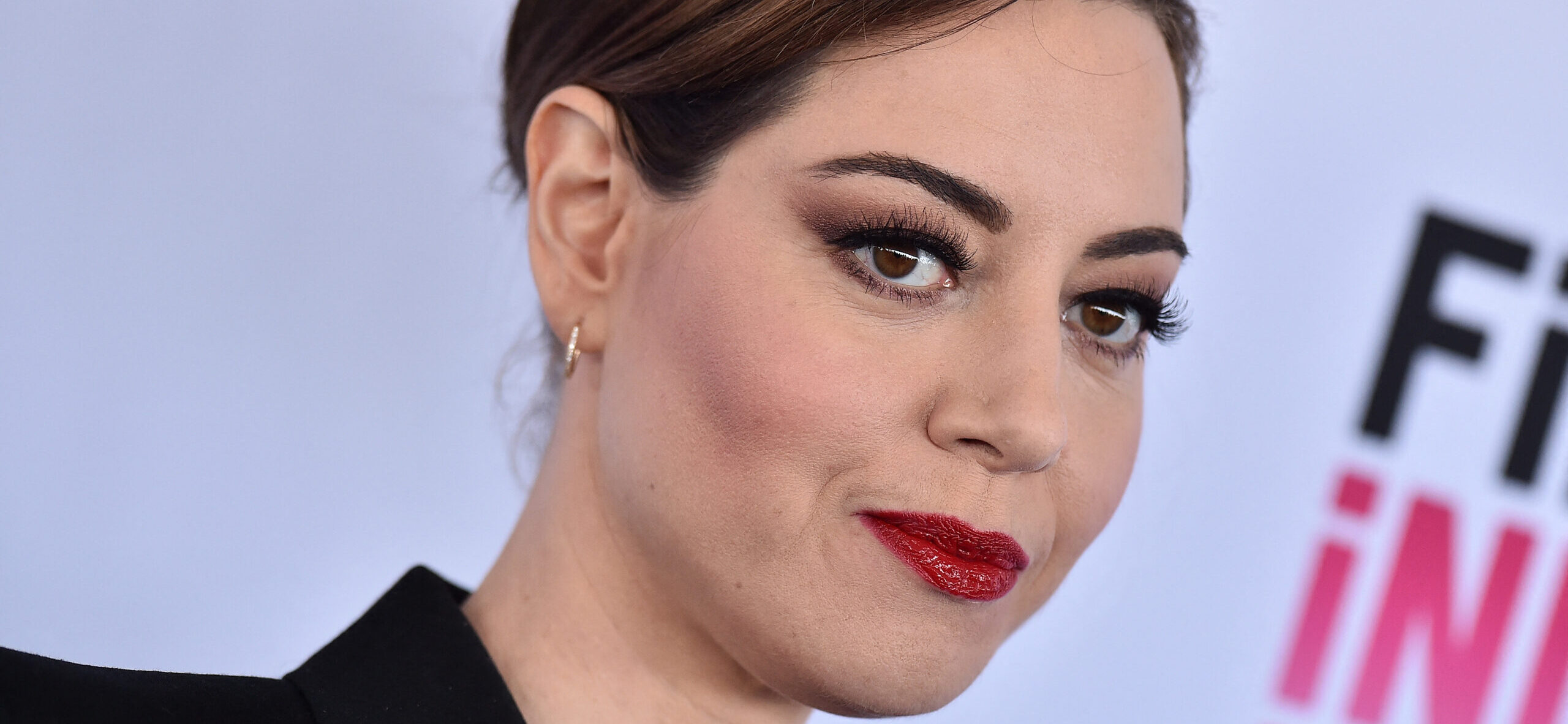 Aubrey Plaza estreia Baby Bump em Nova York