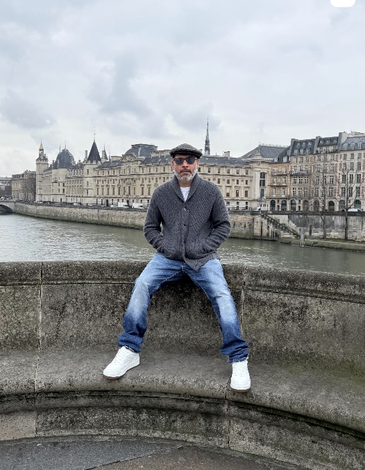 Nik Richie sitting on a wall