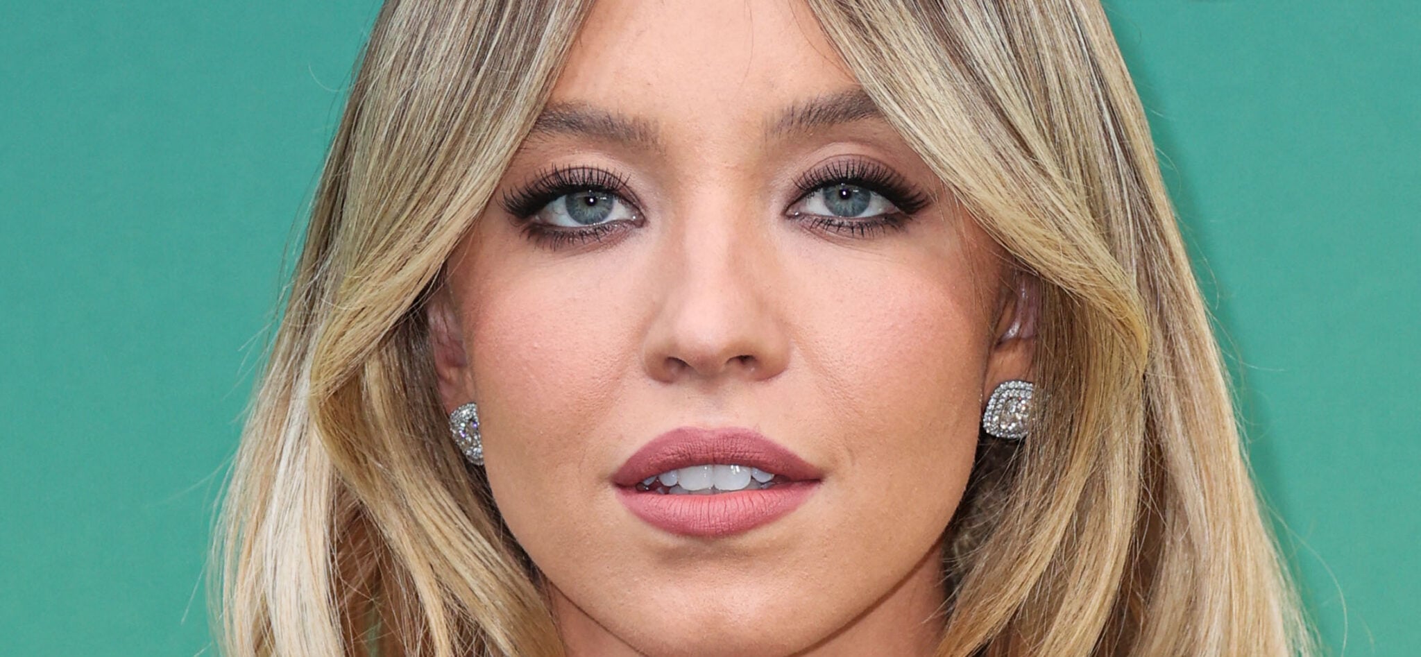 Sydney Sweeney curvada de biquíni rosa é ‘uma Barbie da vida real’