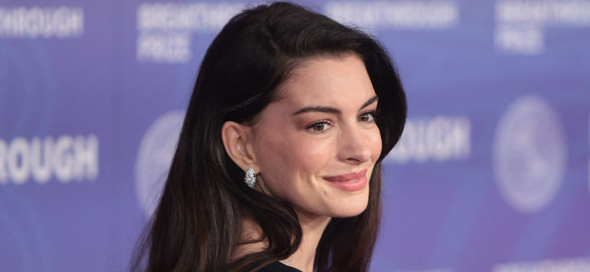 Anne Hathaway lança uma bomba sobre a saúde de uma criança de 10 anos
