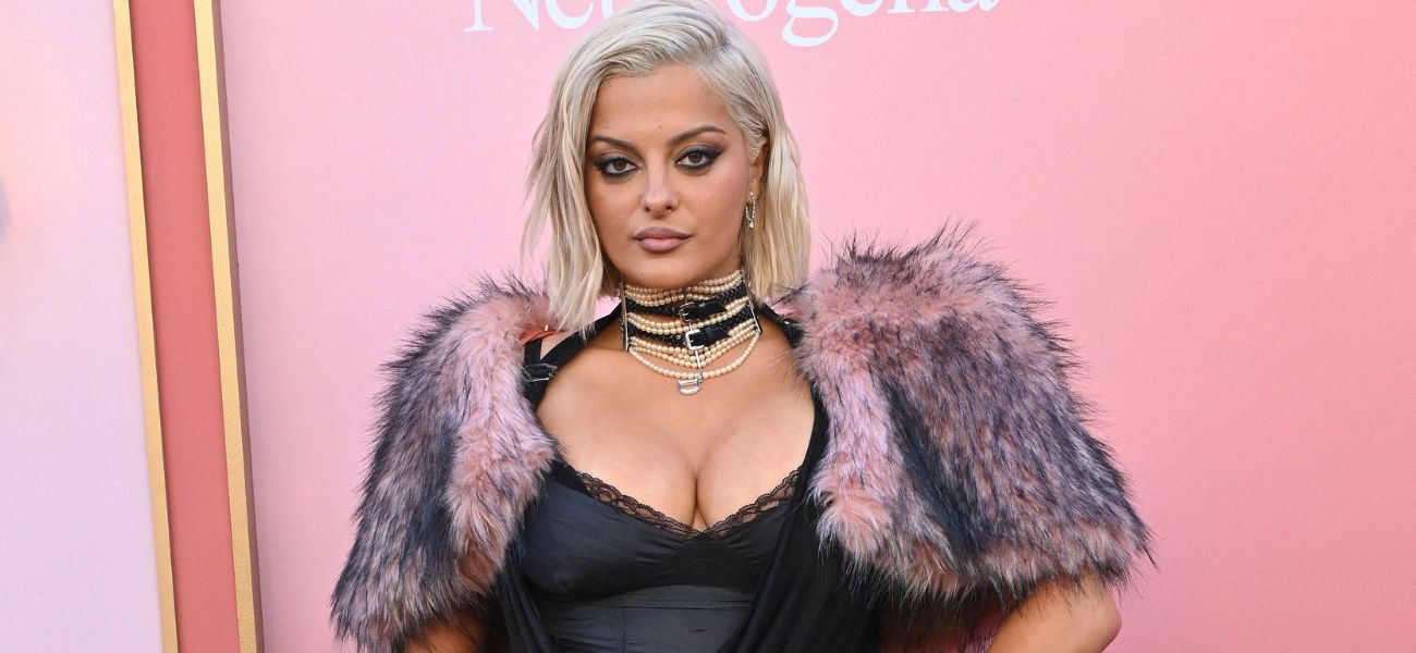 Bebe Rexha com visual preto ousado atrai duras críticas de peso