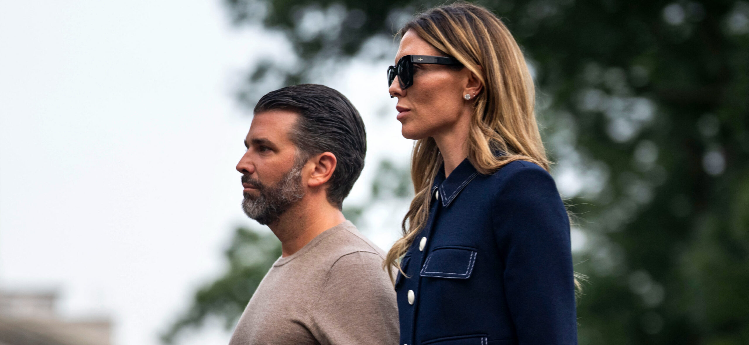 Donald Trump Jr sai discretamente do casamento na Casa Branca