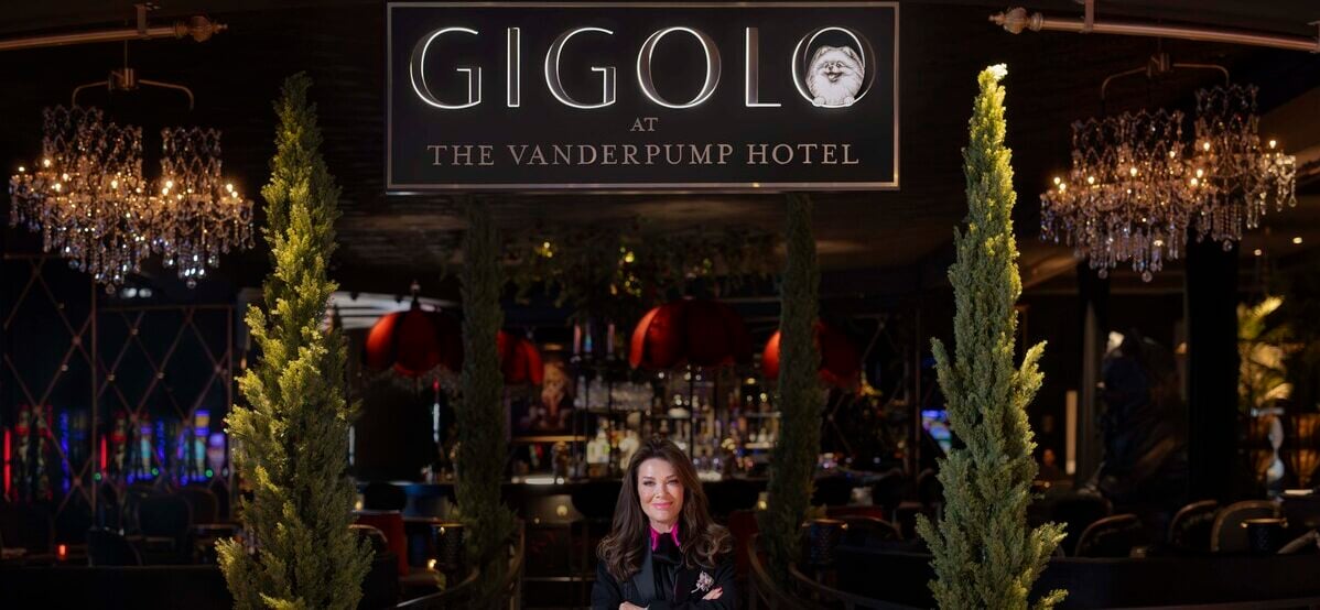 Glamourosa e sombria fuga de coquetel de Lisa Vanderpump