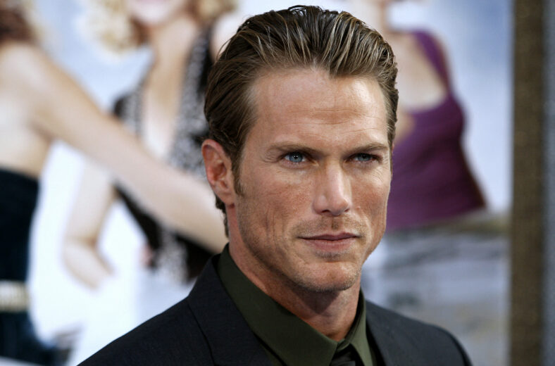 Jason Lewis arrives at the "Sex And The City 2" premiere at Radio City Music Hall in New York
