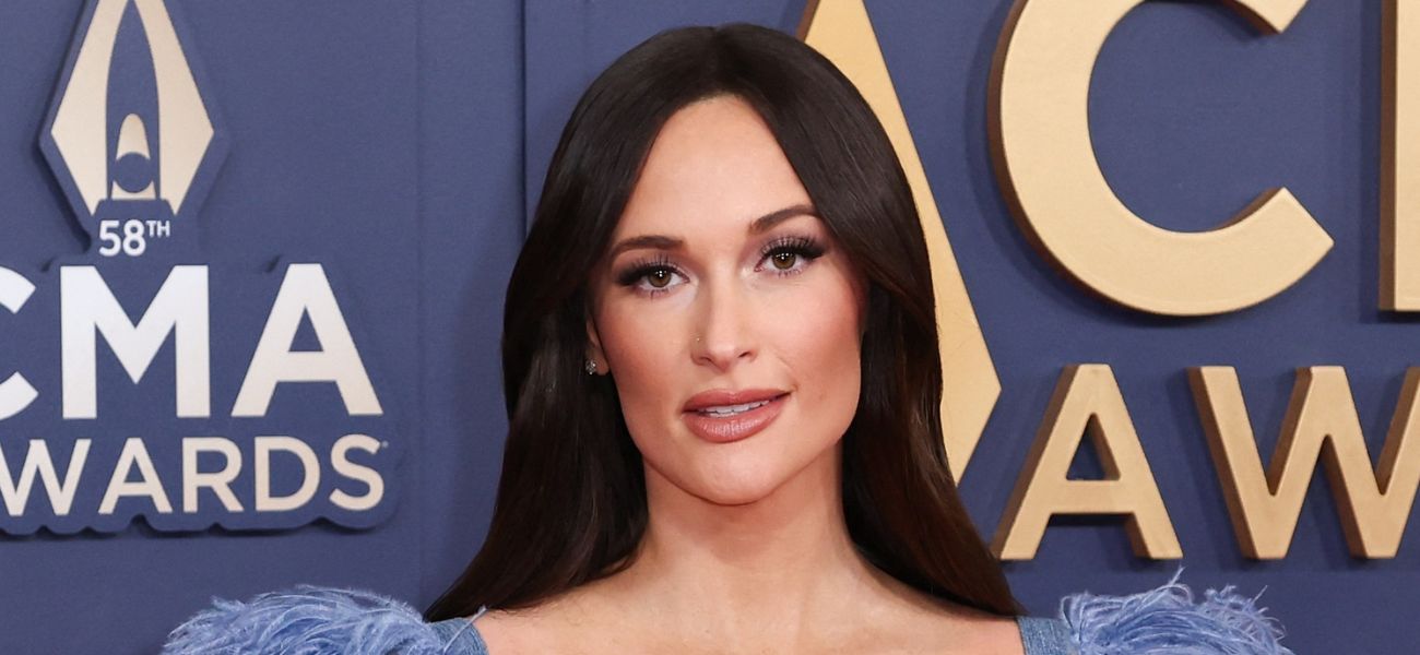 A resposta ‘rude’ de Kacey Musgraves à reclamação de roupas se torna viral