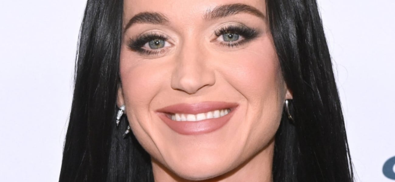 Katy Perry de biquíni zombou de ‘balões vazios’