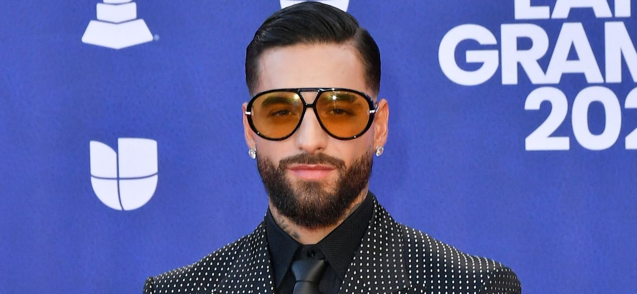 O vestido cinza elegante de Maluma no AMAs deixou os fãs desmaiados