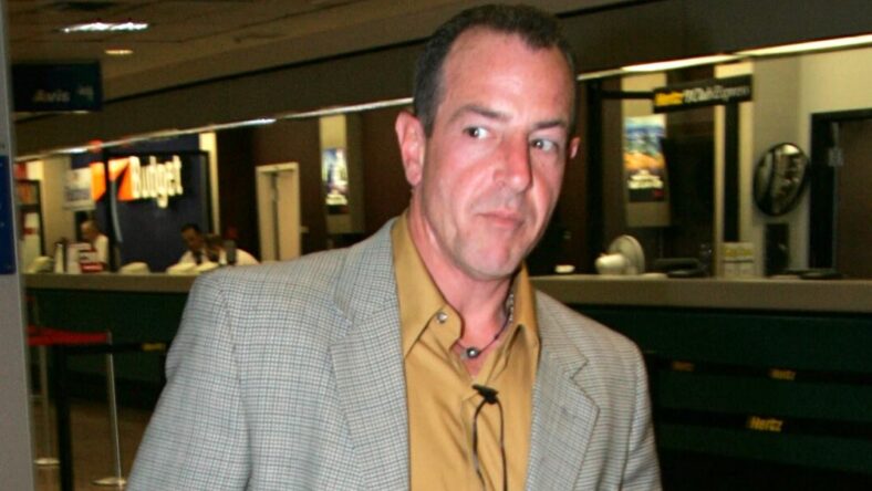 Michael Lohan arriving at SLC airport after a flight from JFK on 10/01/07