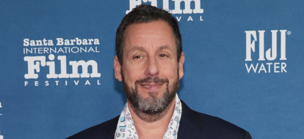 A recente saída de Adam Sandler desencadeia um debate sobre moda