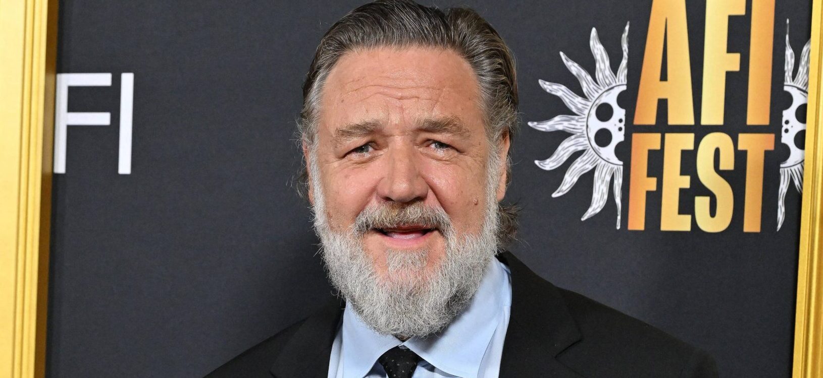Russell Crowe’s Fan Boundaries Gain Widespread Support Online