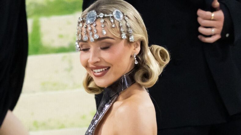 Sabrina Carpenter 2026 MET Gala Costume