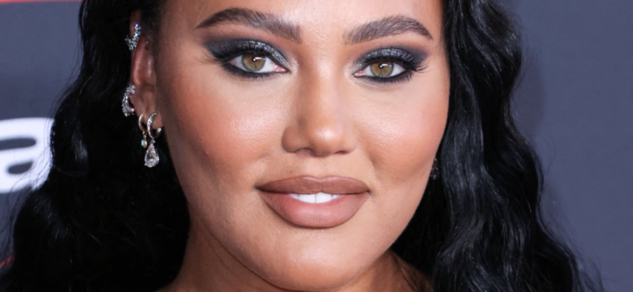 Ayesha Curry comemora seu “bolo” em um biquíni