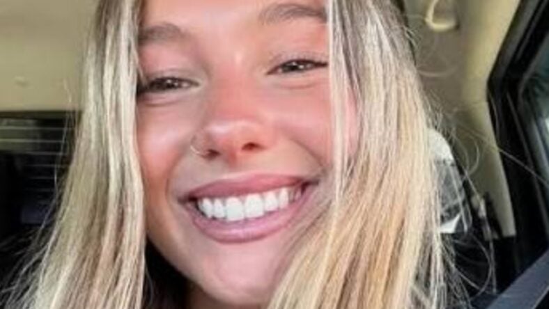 Ella Alexandra Smiling In String Bikini Hands Out ‘Free’ Car Washes