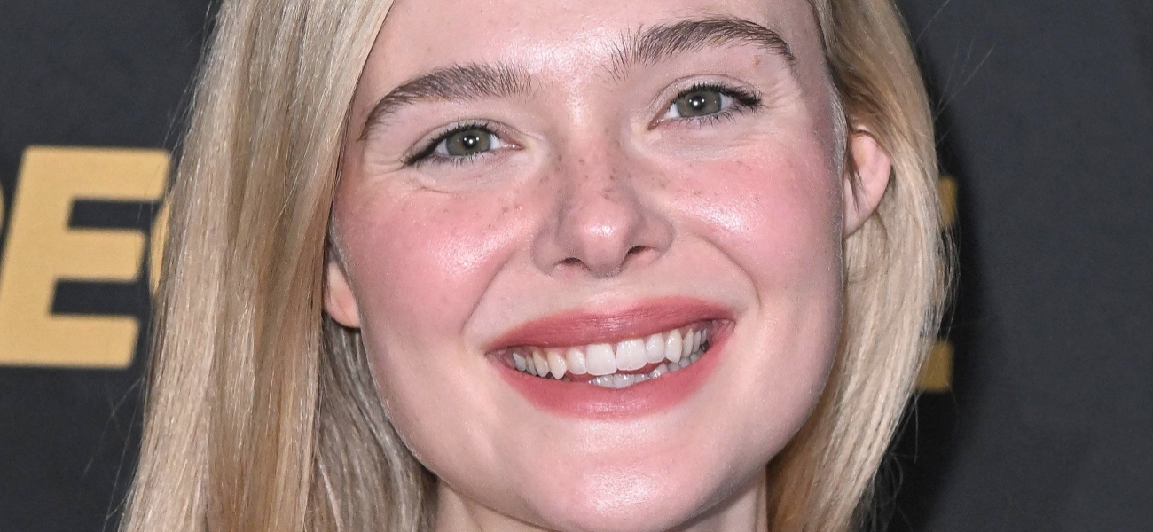 Elle Fanning de biquíni minúsculo aconselhou: ‘Mantenha suas roupas’