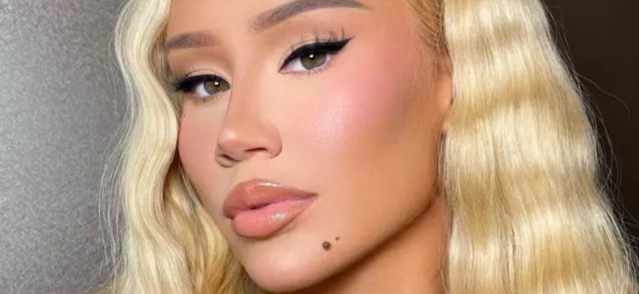 Iggy Azalea destaca perda de peso em vestido de aniversário