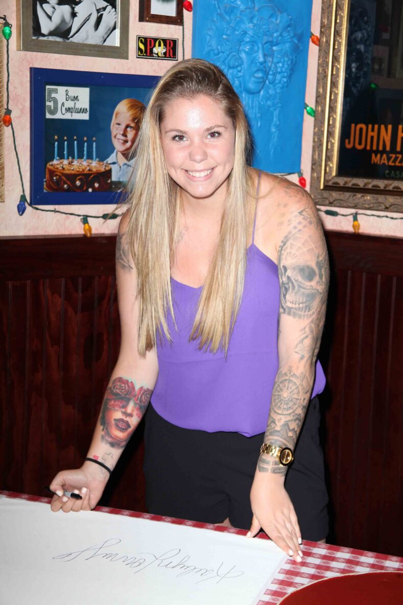 Kailyn Lowry and Raquel Santiago have their handprints immortalized in marinara sauce at Buca Di Beppo restaurant
