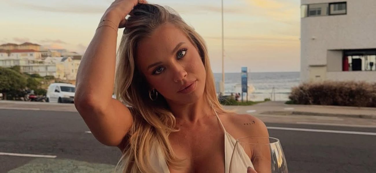 Tammy Hembrow em um biquíni minúsculo disse a ela para ‘colocar algumas roupas’