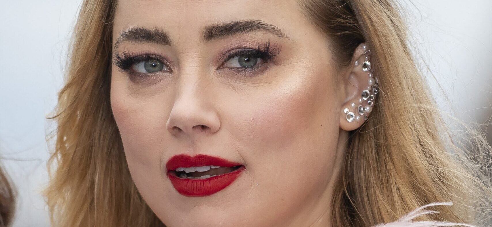Amber Heard reaparece com uma rara postagem anos após o julgamento de Depp
