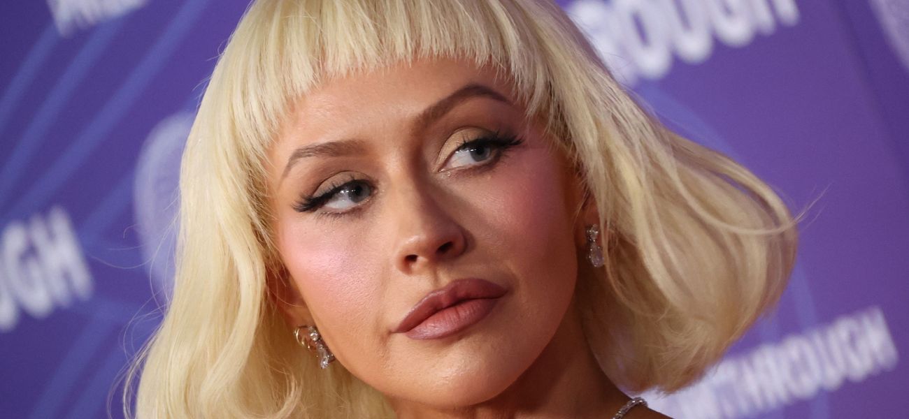 Christina Aguilera emociona multidão na inauguração do Obama Center
