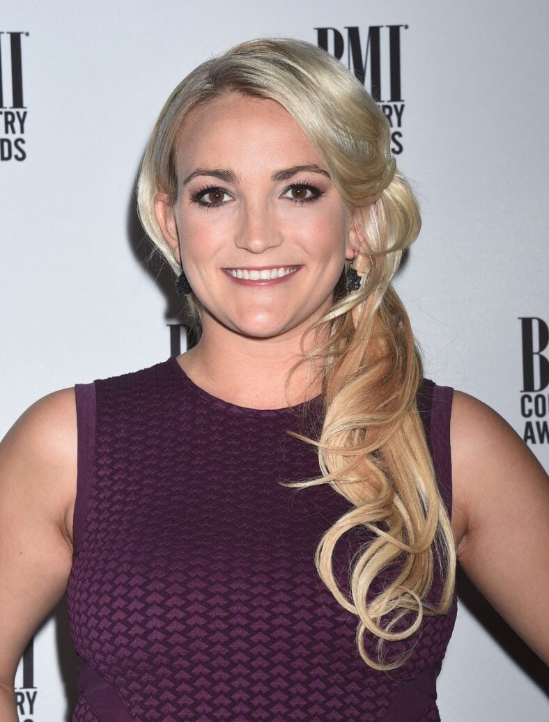 Jamie Lynn Spears posing on the red carpet.