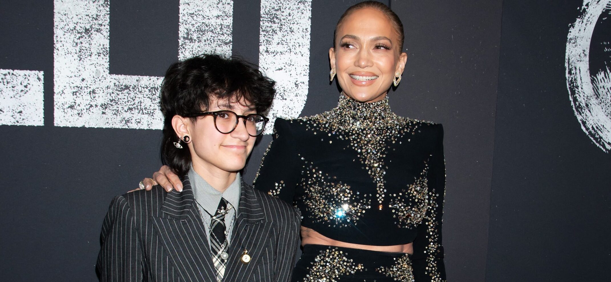 Jennifer Lopez revela o recorde de cinco aprovações universitárias de seus gêmeos