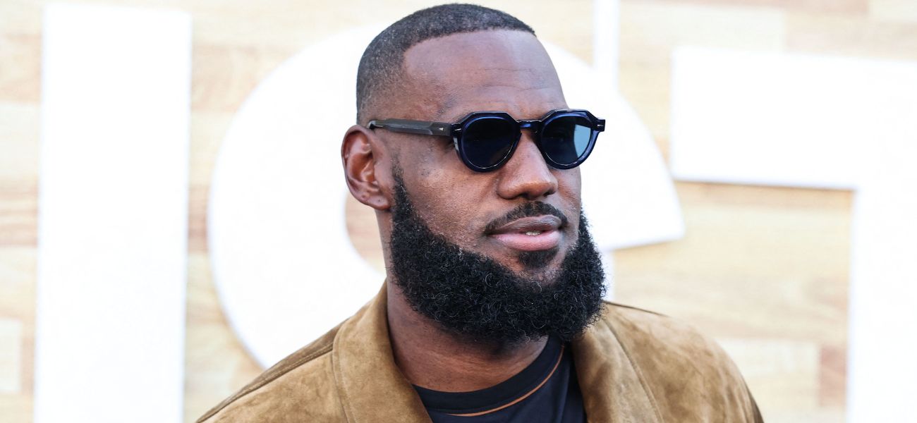 A esposa que fica em casa de LeBron James aparece novamente