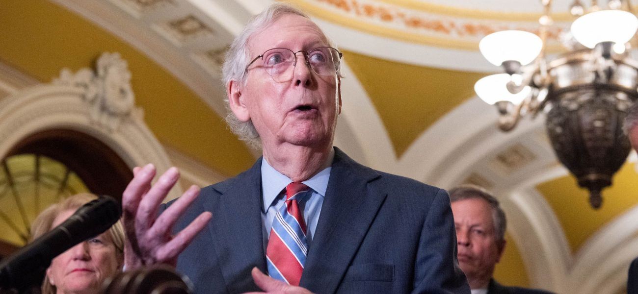 Mitch McConnell hospitalizado após susto de saúde