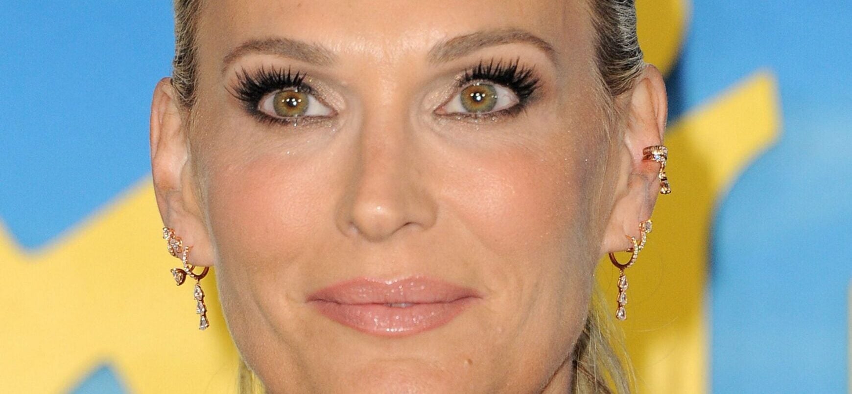 Molly Sims exibe corpo de biquíni ‘fino e tonificado’ na SI Runway