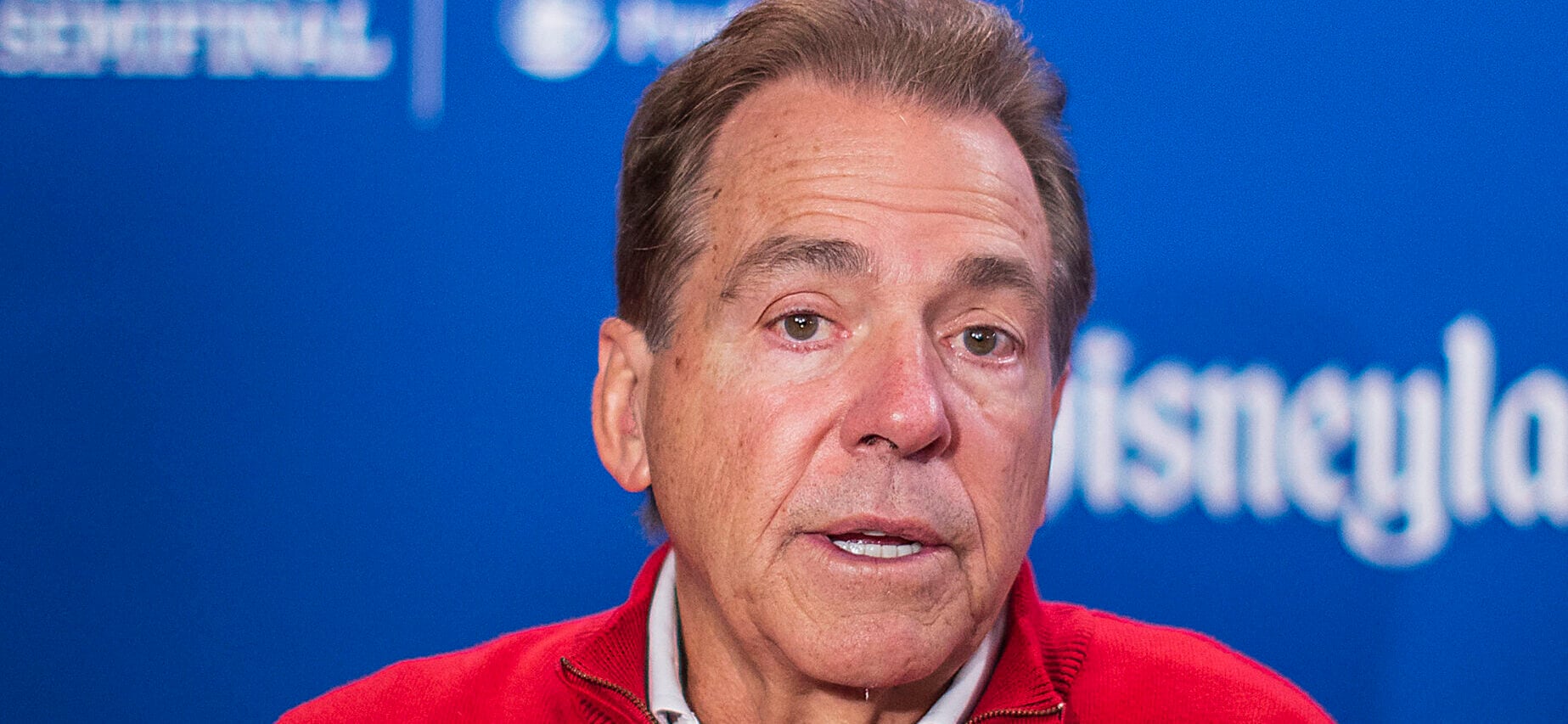 Nick Saban endossa jogador do Lions acusado de furto em lojas