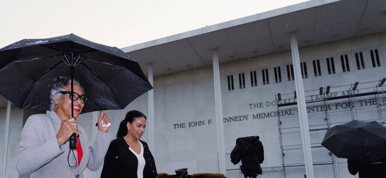 O nome de Donald Trump foi removido do Kennedy Center
