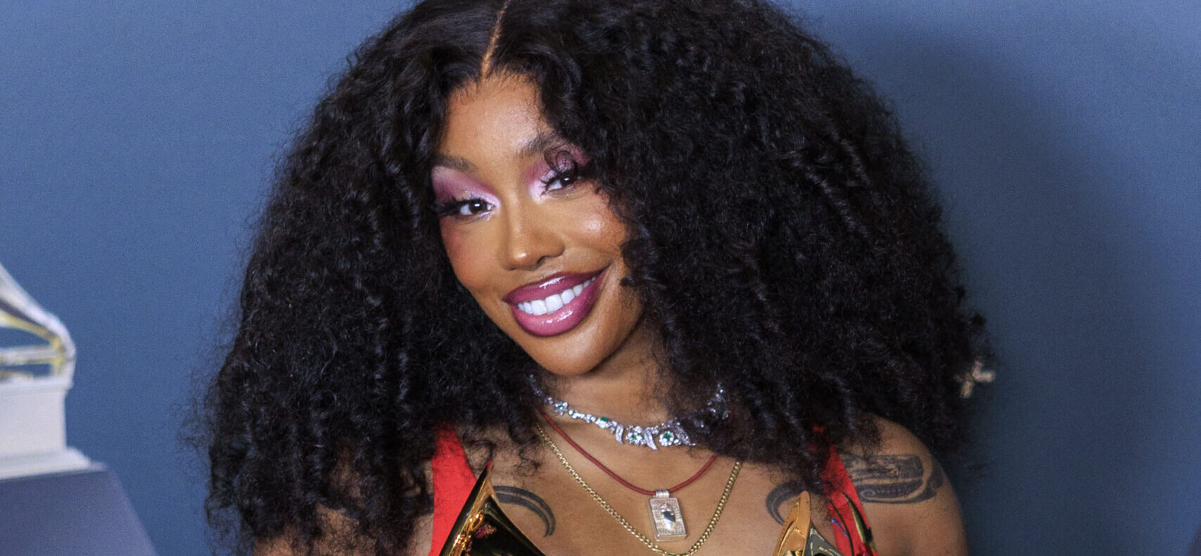SZA critica artistas que apoiam música ‘degenerada’ de IA.