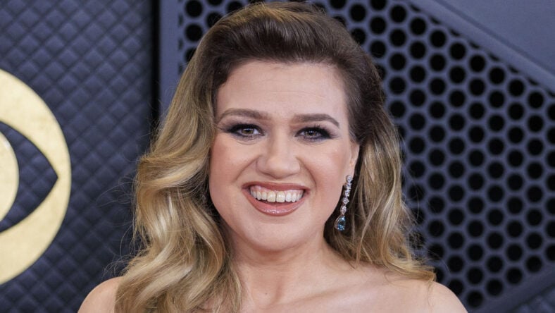 The Weekly Blast: Kelly Clarkson, Selma Blair & More ‘Girls’