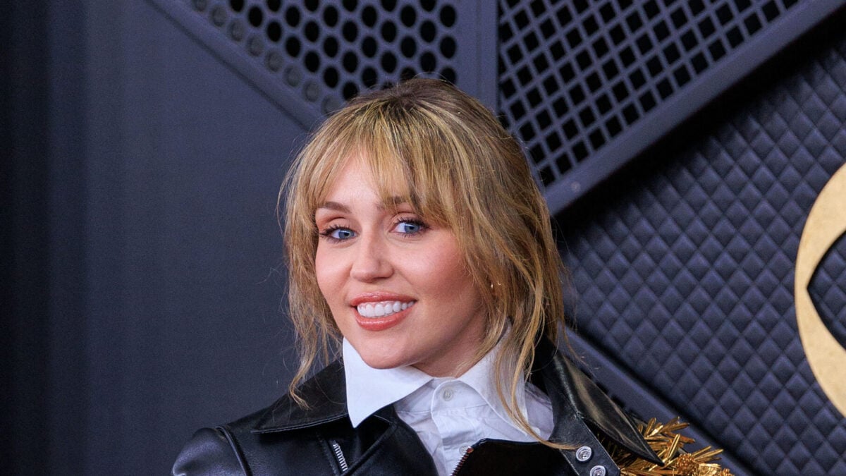 Η Miley Cyrus λέει ότι είναι έτοιμη να δράσει ξανά, αλλά υπό έναν όρο