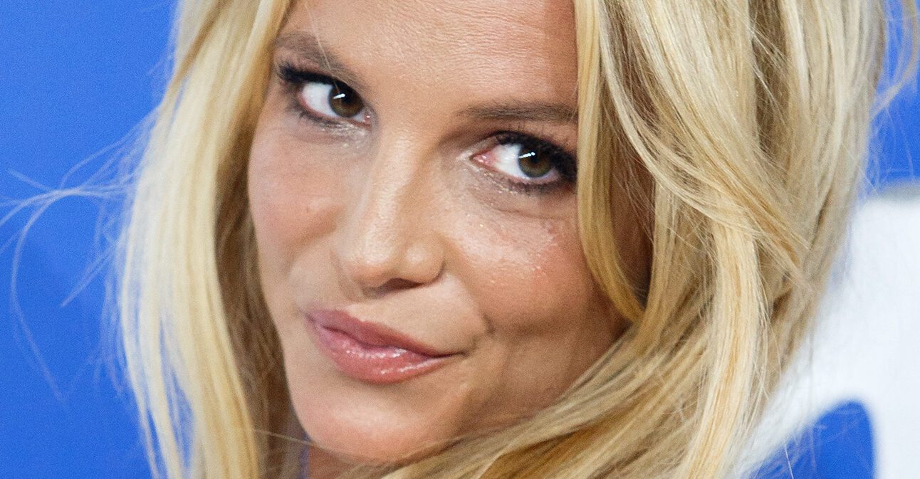 Britney Spears Wears Only A G-String And Heels With Mirror View