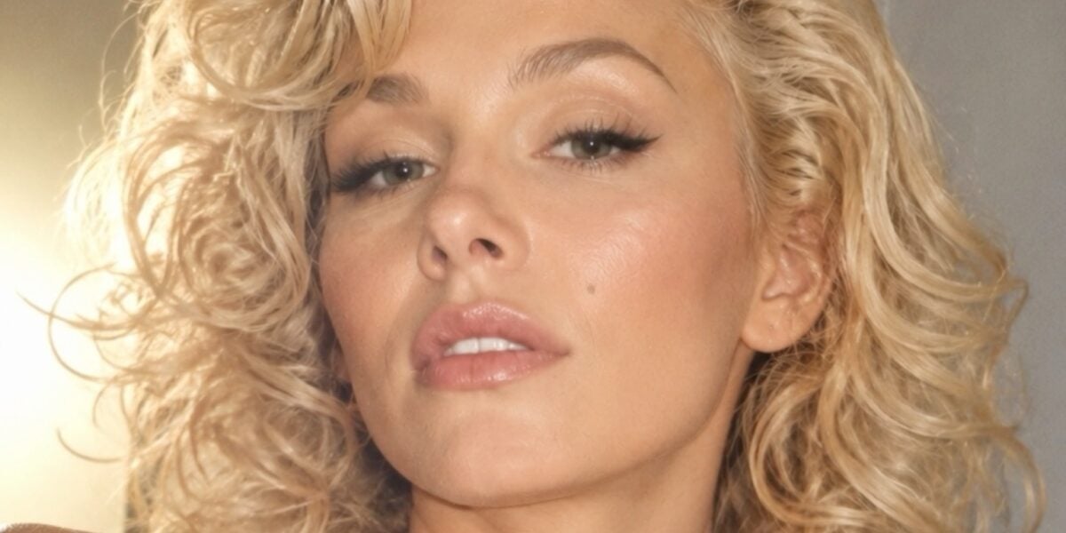 Courtney Stodden Wows Braless As 'Marilyn Monroe' After Plastic Surgery
