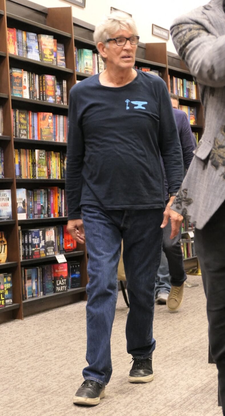 Eric Roberts At His Book Signing At Barnes Nobles Brings His Fans Out