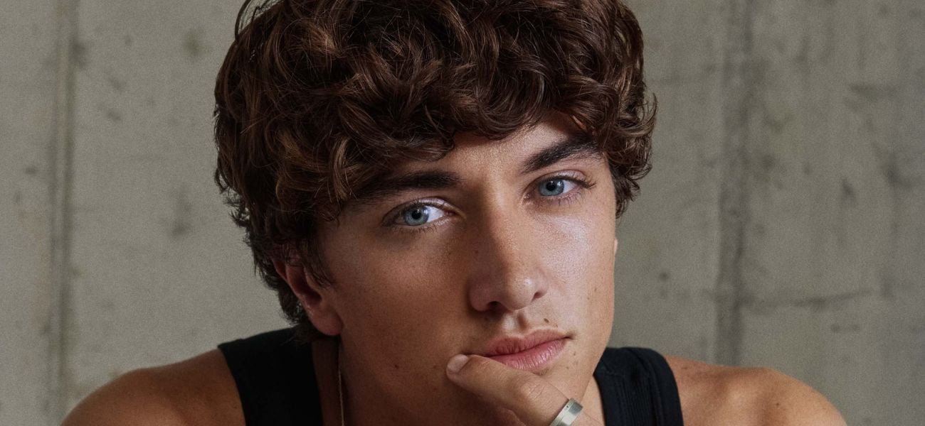 Gavin Casalegno em foto sem camisa chamada de “bandeira vermelha”