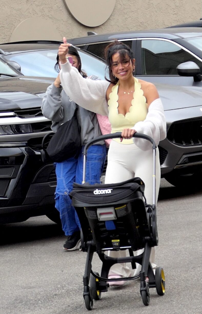 Jen Affleck is seen dancing as she arrives to the 'Dancing With The Stars' rehearsals
