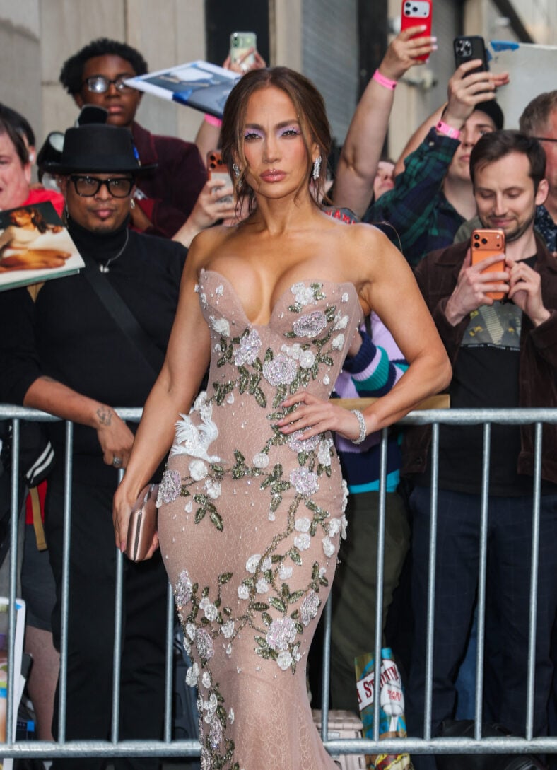 Jennifer Lopez at the premiere "Office Romance"