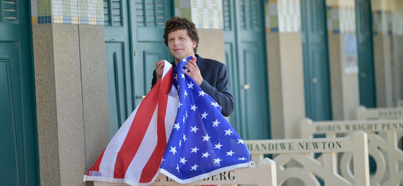 Jesse Eisenberg critica celebridades ‘estúpidas’ que deixam os EUA por causa de Trump