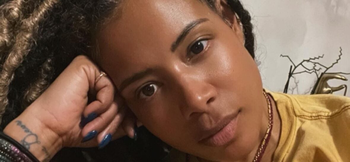 Kelis posing for a selfie