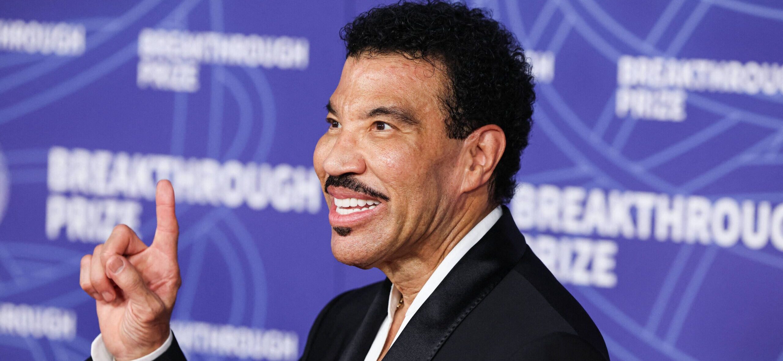Lionel Richie está ‘bem’ em meio a emergência de saúde