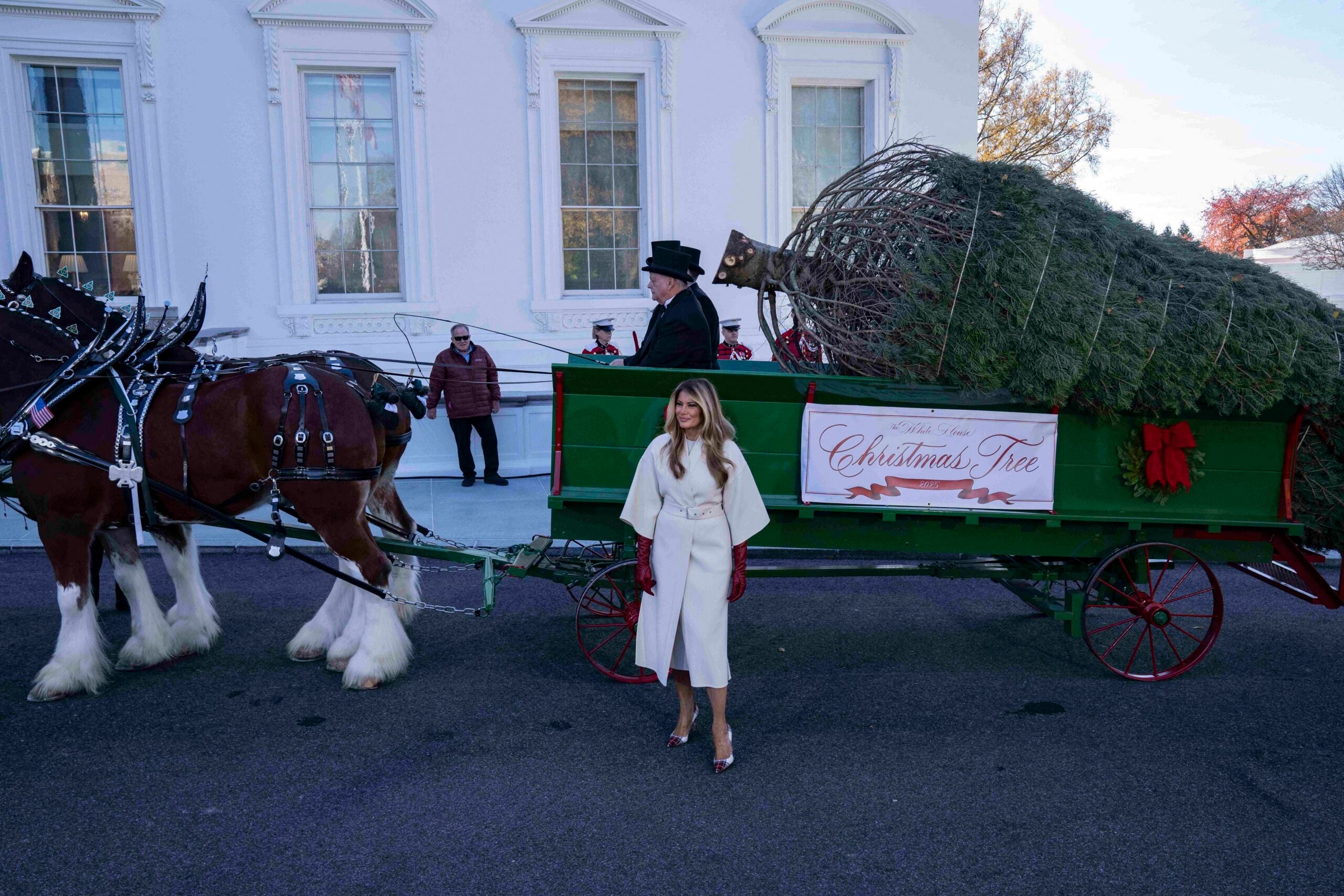 Melania Trump Seeks Volunteers For Early White House Christmas Decorations