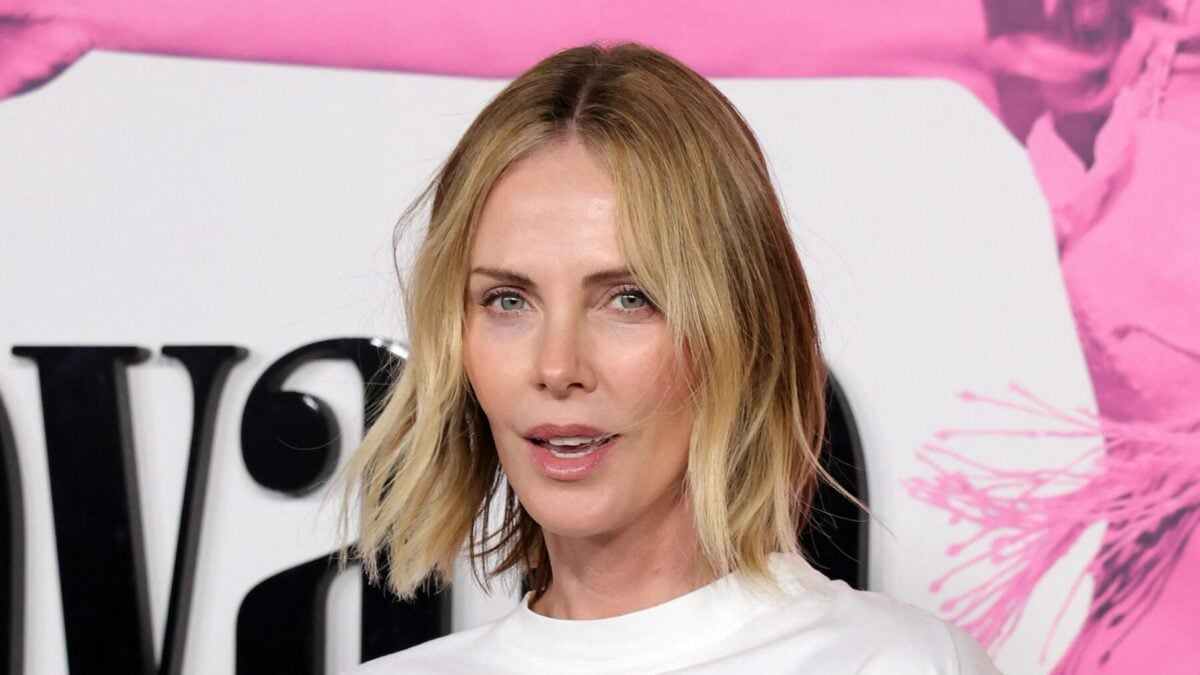 Charlize Theron a chama de ‘estranha’ por causa da confissão de Matt Damon