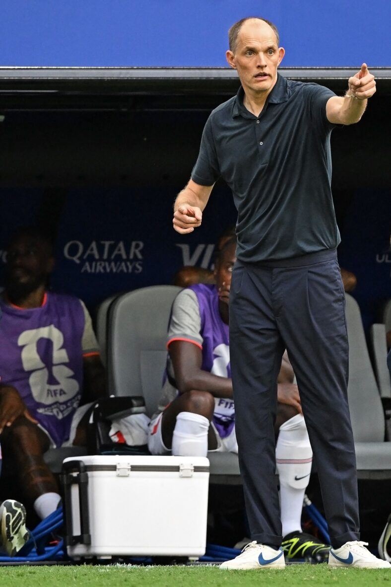Thomas Tuchel gestures pitch side