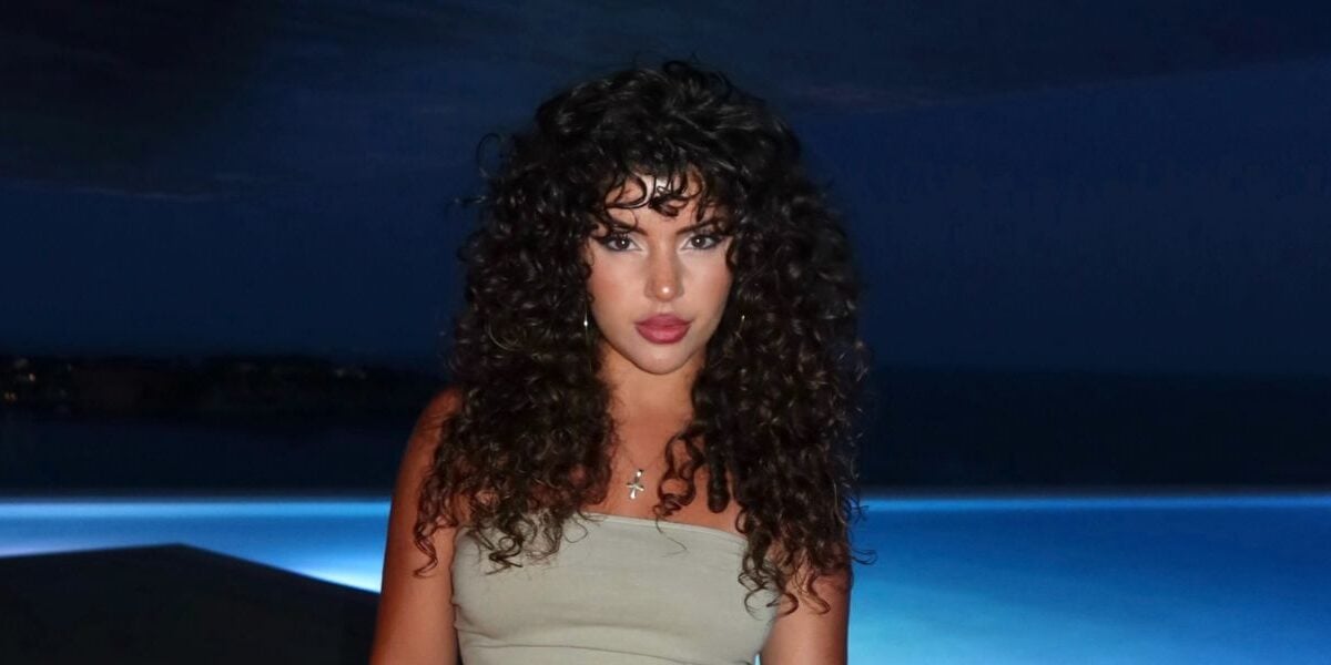 Zoe Gara Shows Off ‘Trophy Of A Peach’ In Cheeky Monokini